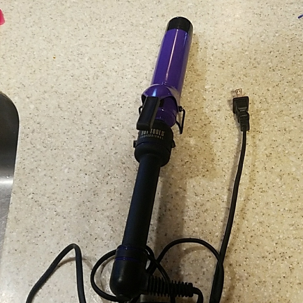 HOT TOOLS CURLING IRON